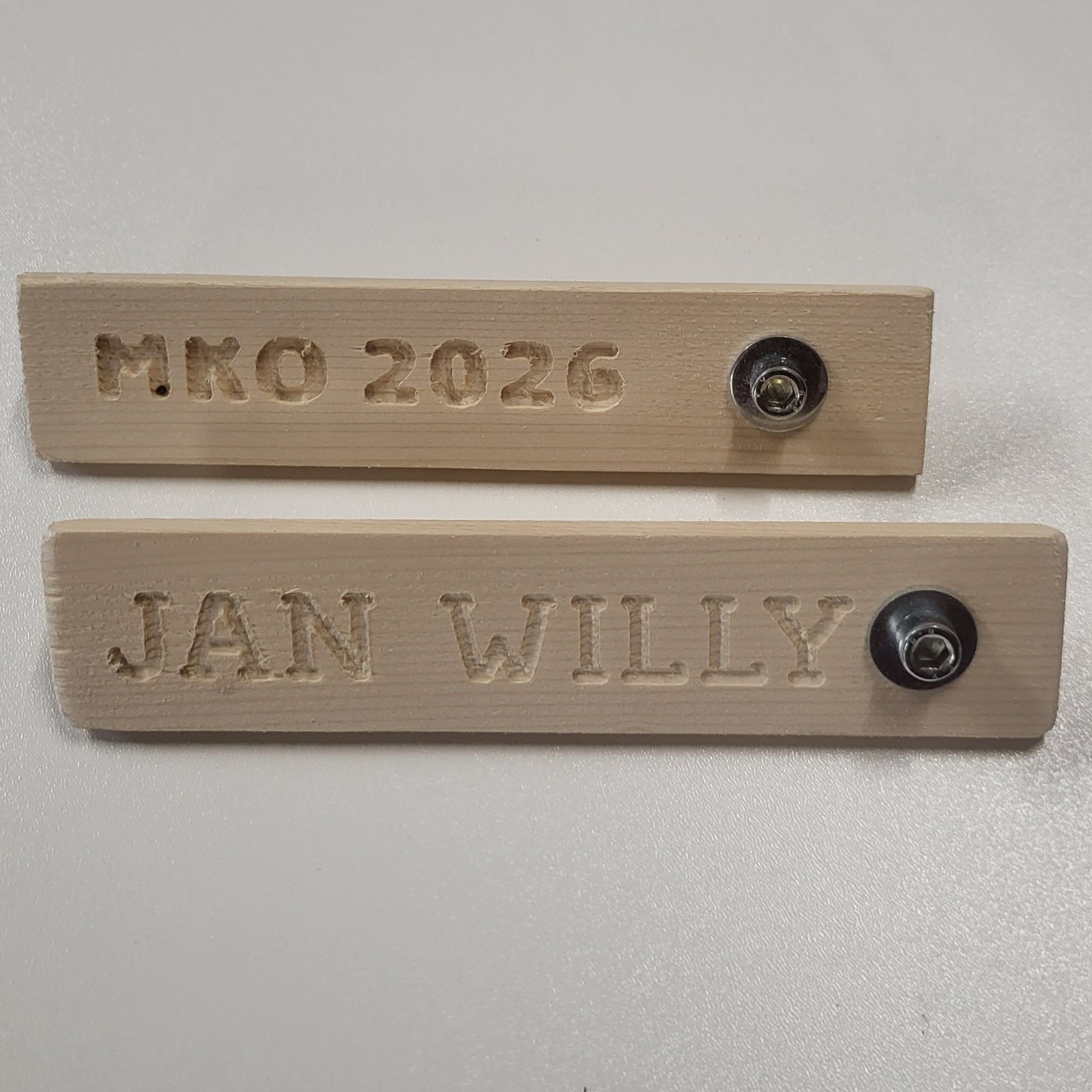 Houten flesopener met naam gegraveerd Gepersonaliseerde houten flesopener Flesopener met magneet voor koelkast Gegraveerde houten opener cadeau Stoere houten flesopener met tekst